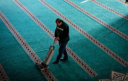 Keçiören Belediyesi’nden İbadethane Temizliği ve Berat Kandili Kutlaması