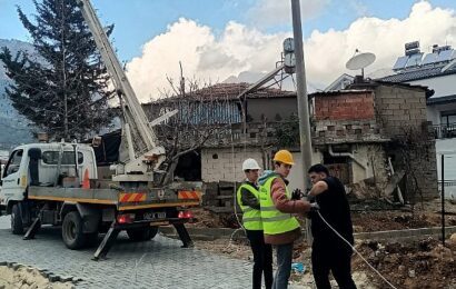 Kemer Belediyesi Yol Yapım Çalışmalarına Devam Ediyor