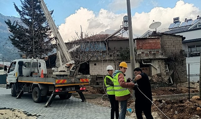 Kemer Belediyesi Yol Yapım Çalışmalarına Devam Ediyor