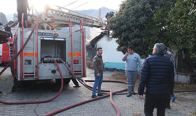 Kemer Kuzdere Mahallesi’nde Yangın Paniği