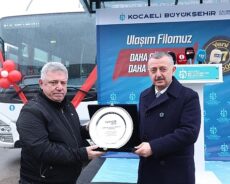 Kocaeli Büyükşehir Belediye Başkanı Tahir Büyükakın’dan Yeni Otobüs Tanıtımı