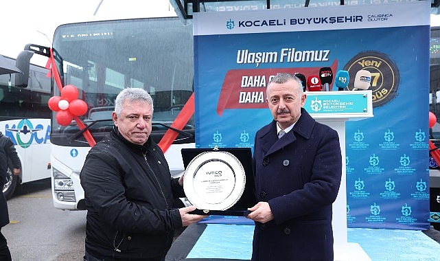 Kocaeli Büyükşehir Belediye Başkanı Tahir Büyükakın’dan Yeni Otobüs Tanıtımı