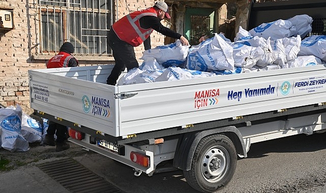 Manisa Büyükşehir Belediyesi’nden Kış Aylarında İhtiyaç Sahiplerine Odun Desteği