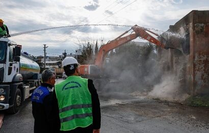 Mersin Yenişehir Belediyesi Metruk Yapılarla Mücadele Ediyor