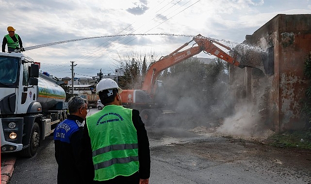 Mersin Yenişehir Belediyesi Metruk Yapılarla Mücadele Ediyor