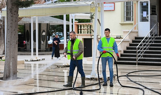 Narlıdere Belediyesi’nden Ramazan Temizliği