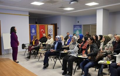 Selçuklu Belediyesi’nden Aile İlişkilerini Güçlendiren Ergenlik Semineri